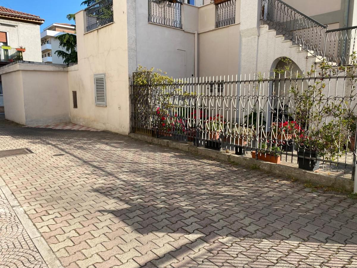 Westhouse Lägenhet Pescara Exteriör bild